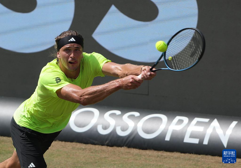 关于德国网球队险胜意大利网球队，兹维列夫高光表现的信息