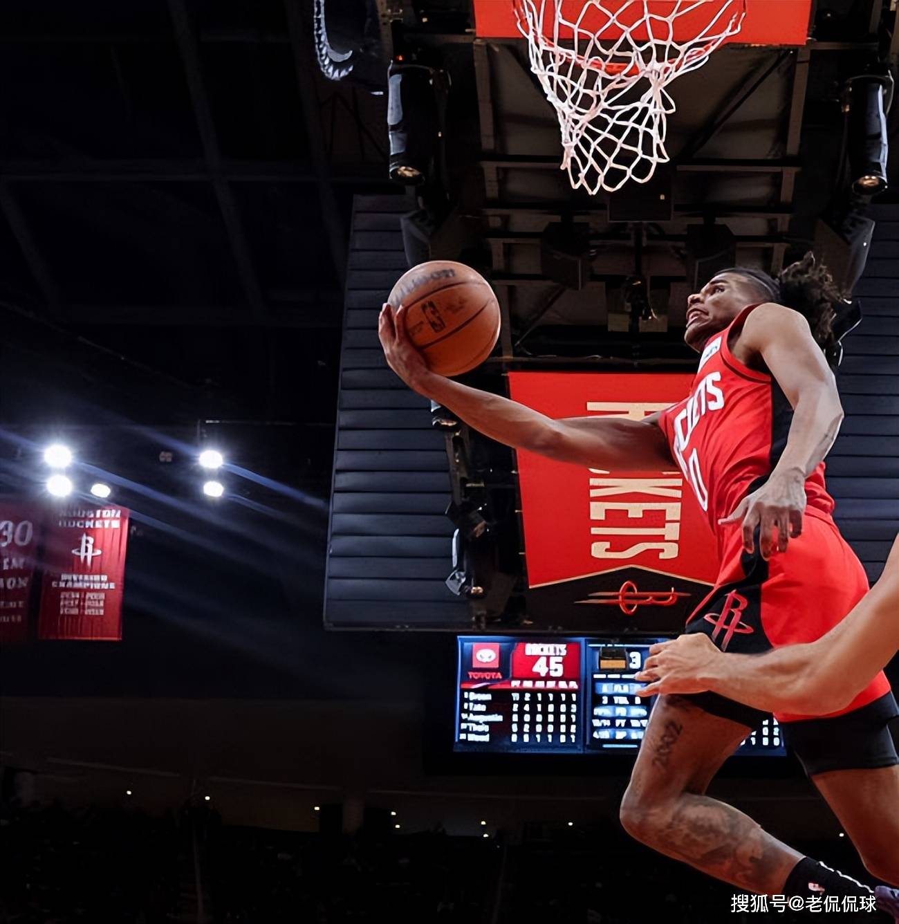 奇才轻取火箭，米切尔统治全场