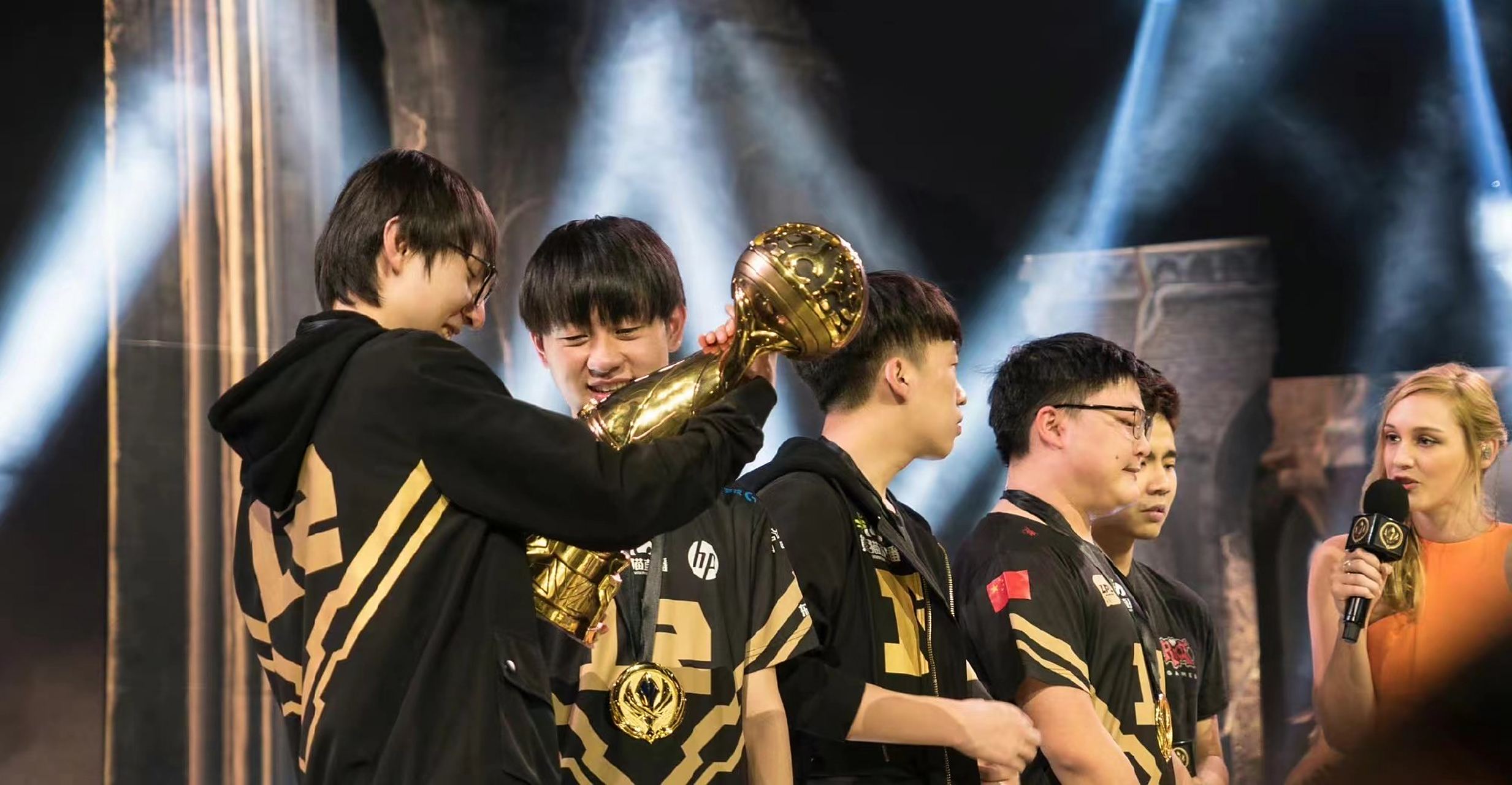 关于RNG完胜BLG，Selfmade高光表现的信息