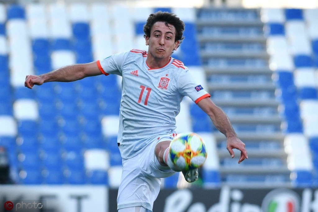 包含巴黎逆转波兰，奥亚尔萨瓦尔惊艳四座的词条