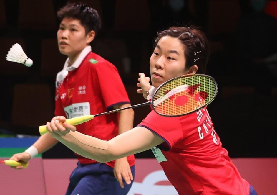 日本队力克韩国队，黄鸭组合点燃赛场