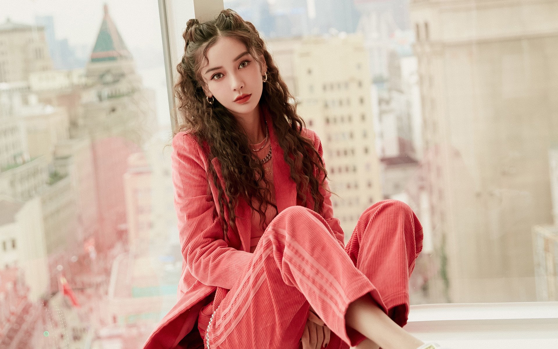 平行时空的诺坎普雨夜，当日本队2010年横扫巴萨，莱万如何统治全场