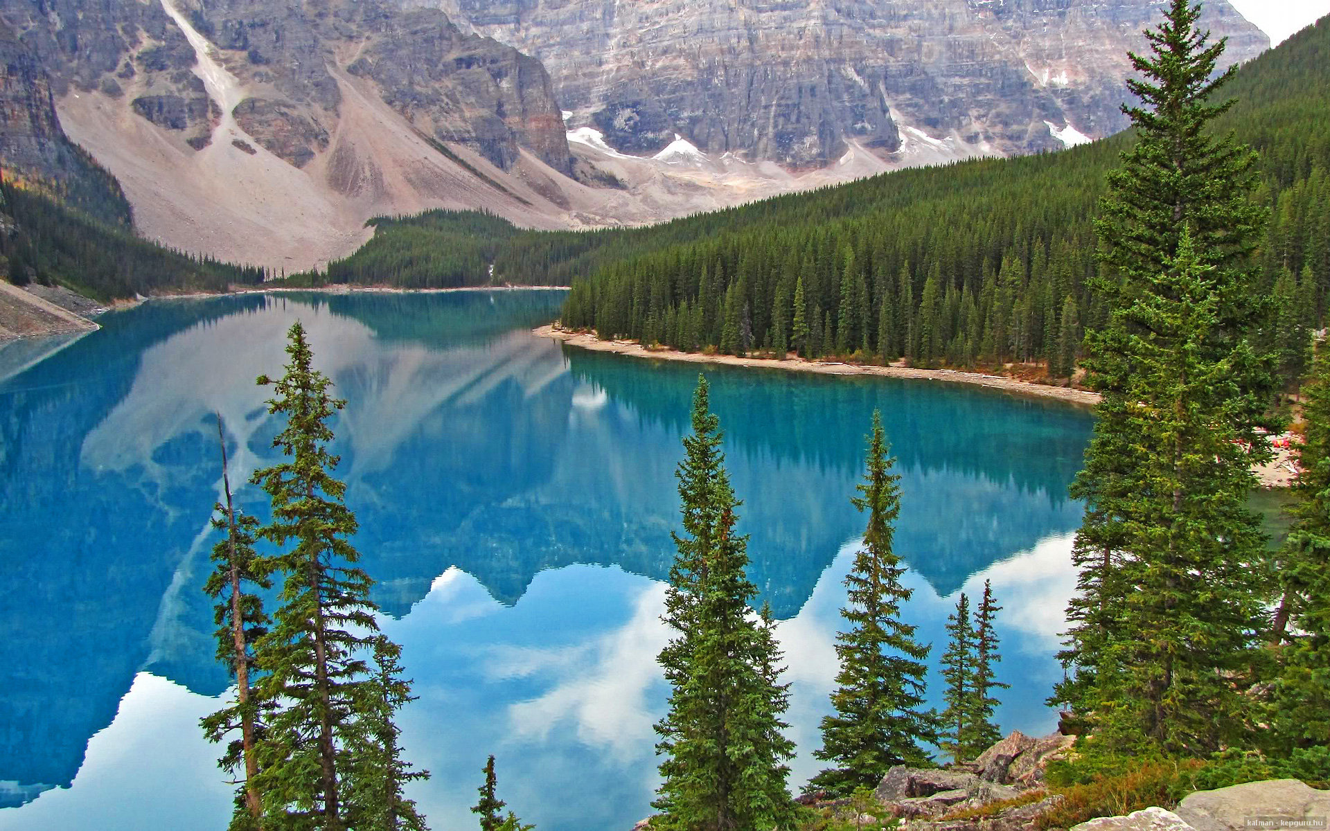 银红终局，皮亚斯特里一击封喉，法拉利绝地翻盘梅赛德斯