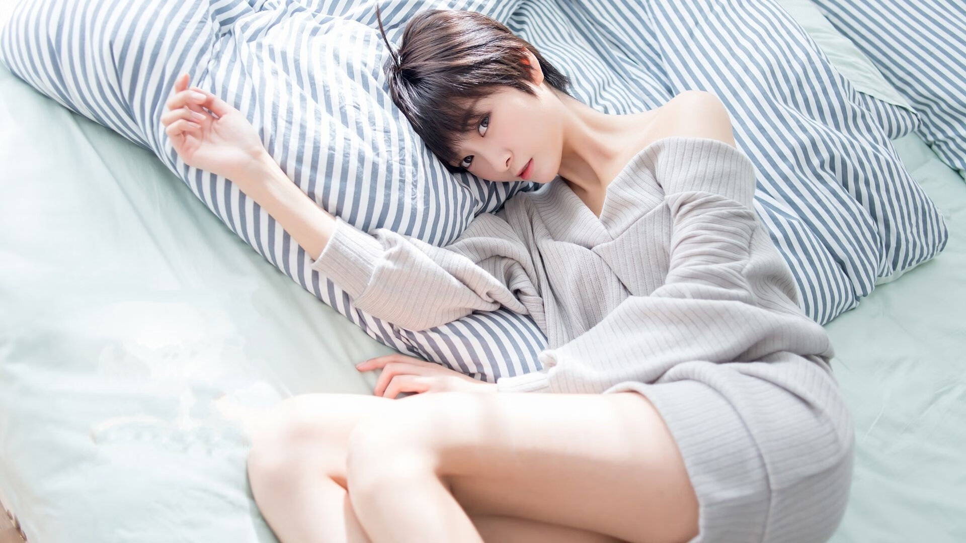 行走的答案,用钢蓝写下温热的轨迹