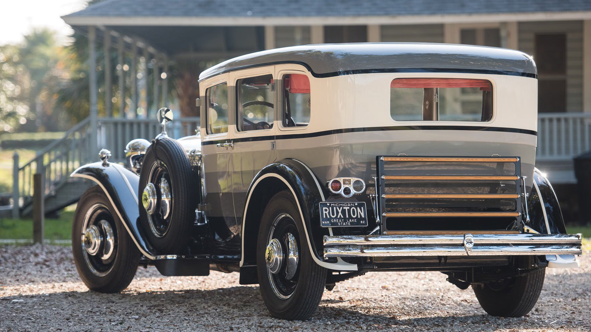 跨越太平洋的棋局，当上海队的太极遇上雄鹿的洪流，哈利伯顿如何一子定乾坤