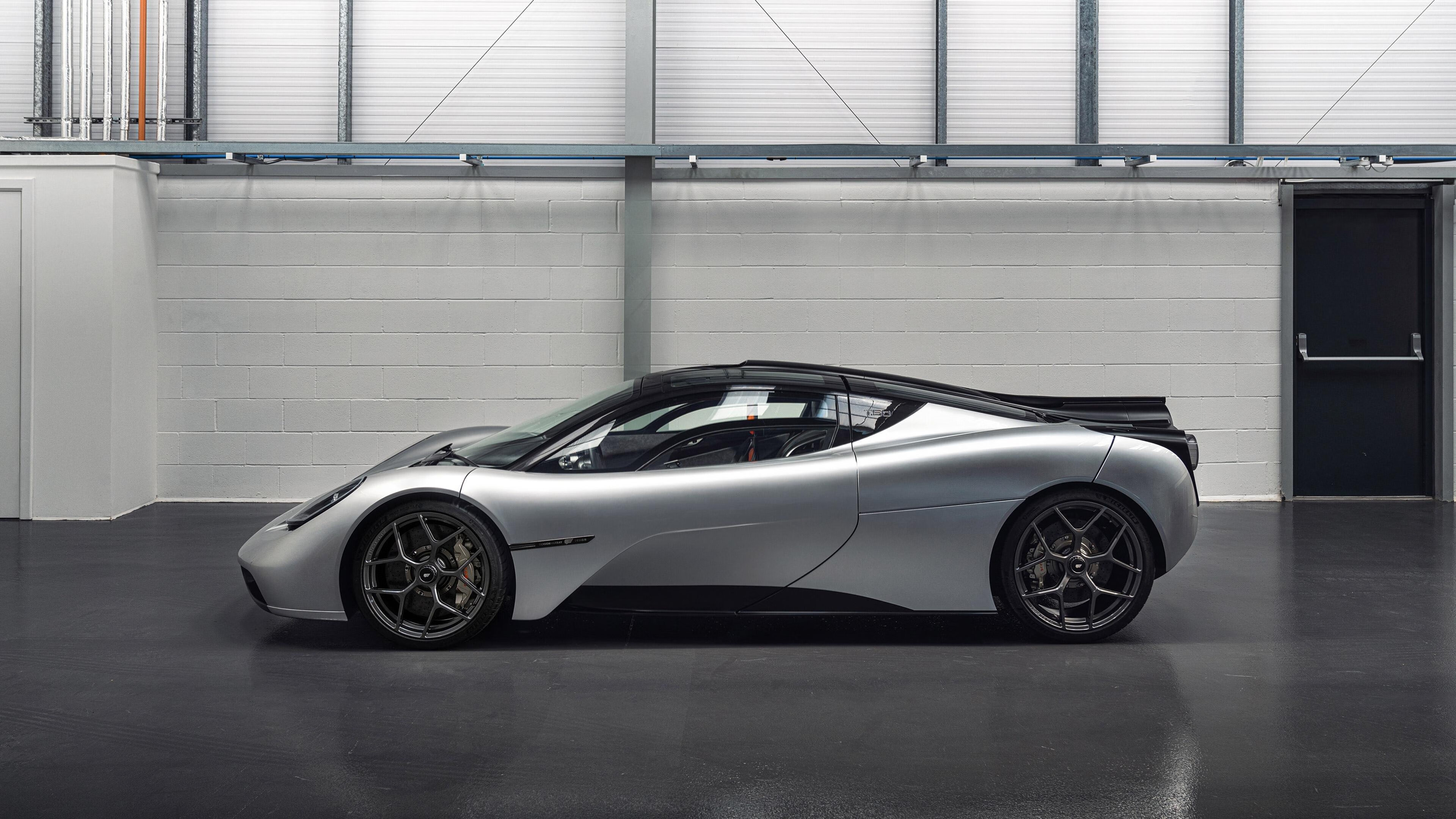 喀麦隆雄狮撕碎安菲尔德，亚洲之光黄喜灿点亮制胜之夜