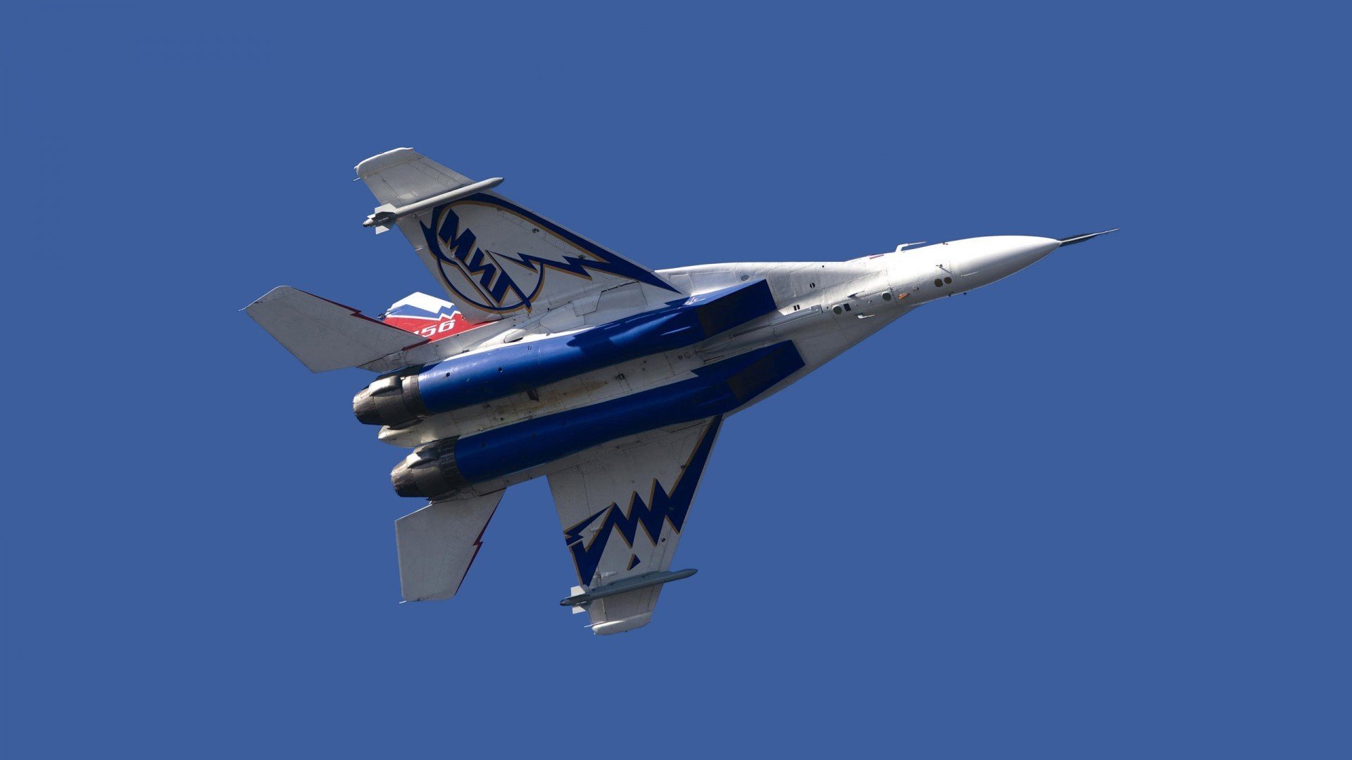 双线制胜，当引擎轰鸣遇见绝杀静音